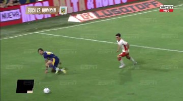 DB电子官网真的拼🔝37岁卡瓦尼阿超铲完球后飞扑倒地抱球,全场欢呼!