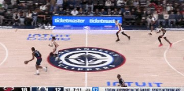 DB官网在线登录入口招牌卡帧跳投🤖小卡前两投打铁 接下来连续命中2记急停中投