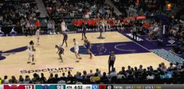 DB视讯官方登录入口潇洒!布泽利斯空切底线 接球腾空暴起双手背扣