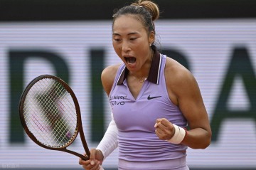 2比0横扫!郑钦文挺进32强,豪取罗加8连胜,下轮迎战大黑马