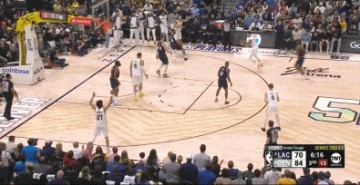 DB电子官网抢断式盖帽!小波特要拔小卡身后将球掏走 反击助攻邓恩潇洒反篮