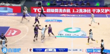 DB视讯官方登录入口冲击力十足!雷蒙侧翼突击 强攻失衡抛投得手打成2+1