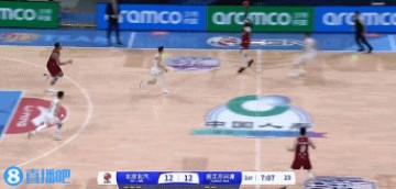 DB视讯百家乐😤相当炸裂的琦!周琦突破顶开卡尔顿 双手霸气隔扣!