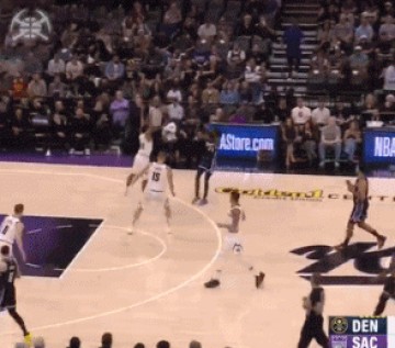 DB真人旗舰培养的理由!皮克特外线三分三连中!打停国王&替补席庆祝!