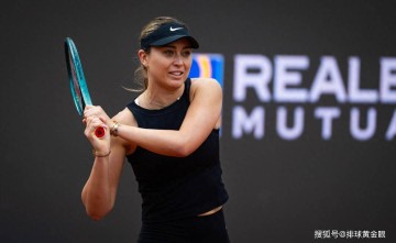 郑钦文前八竞争对手退赛!斯瓦泰克追平纪录,04年小将成历史首人