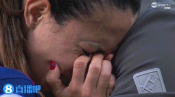 DB官网在线登录入口巴萨女足三连冠梦碎!邦马蒂赛后蹲在场上掩面痛哭