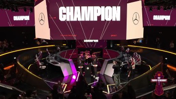 DB真人旗舰恭喜HLE夺得全球先锋赛冠军！HLE赛后五人共同捧起冠军奖杯