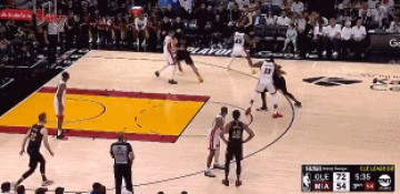 DB官网在线登录入口🥵这谁能顶住!杰罗姆借掩护 弧顶加长一步三分再手起刀落!