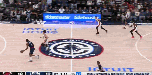 DB官网在线登录入口招牌卡帧跳投🤖小卡前两投打铁 接下来连续命中2记急停中投