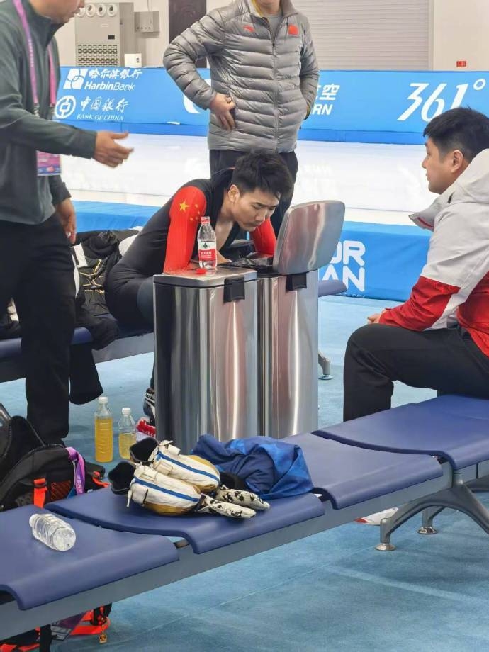 DB视讯官网🥺高亭宇回应累吐了:昨天受了点伤 筋疲力尽的时候反应出来了