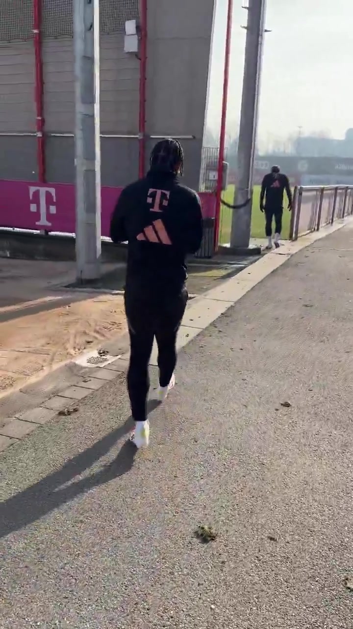 DB电子官网使用东方的神秘力量！奥利塞在右腿上文了两个汉字：改善👀