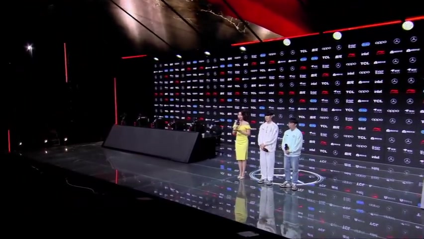 DB真人旗舰TheShy采访：我的豹女一般在打后排英雄 我失误有点多 对不起