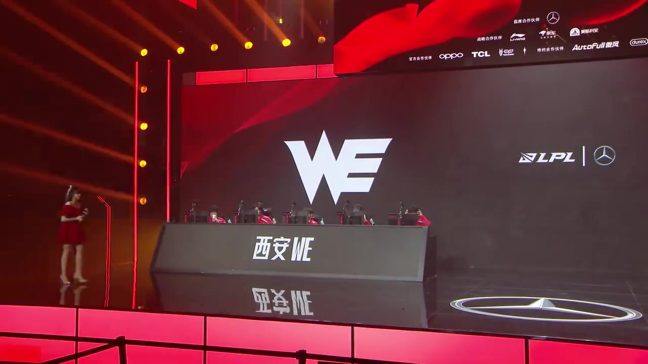 DB视讯官方登录入口阿妈忒拉斯✇ 驼子姐化身宇智波骆歆 登场摆出佐助天照pose