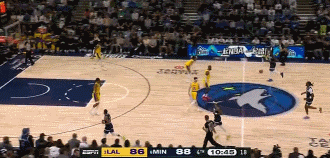 DB电子官网突然爆发！迪文岑佐晃倒防守三分穿针 随后补防大帽詹姆斯