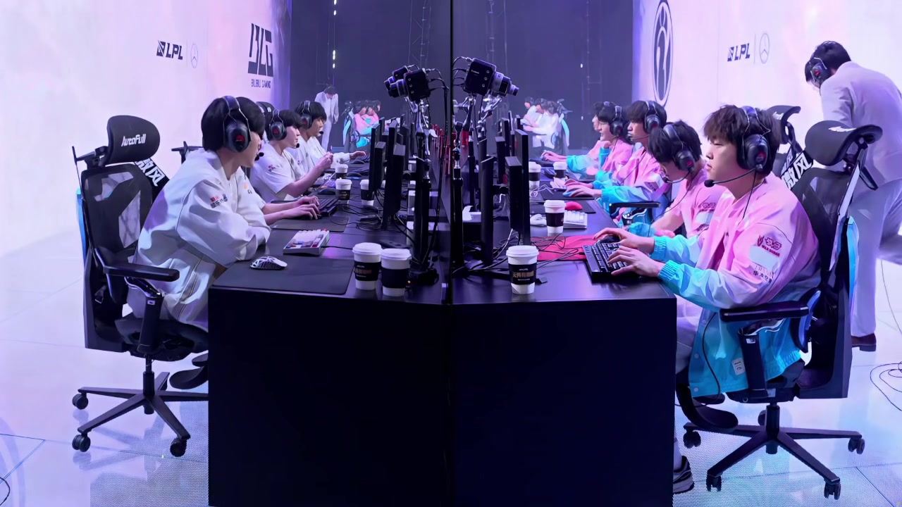 DB真人旗舰ON的Solo有这么强？！TheShy与ON展开EZ对决 ON两次单杀 BLG最终选择蓝色方